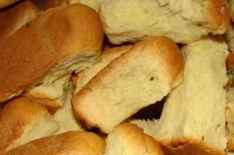 Aniseed rusks recipe Boere Beskuit, South African Rusks, Beskuit Resepte, Buttermilk Rusks, African Snacks, Rusk Recipe, South African Dishes, West African Food, African Cooking