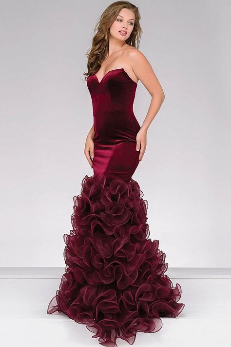 Velvet Mermaid Dress, Wedding Dresses Boho, Red Formal Dresses, Plus Size Sequin Dresses, Modest Formal Dresses, Emerald Bridesmaid Dresses, Gorgeous Prom Dresses, Colorful Dresses Formal, Most Beautiful Wedding