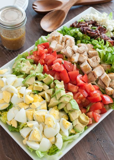 Meal Salads, Cobb Salad Dressing, Salad Design, Classic Cobb Salad, Diet Changes, Salad With Chicken, Red Wine Vinaigrette, Vinaigrette Salad, Resep Salad