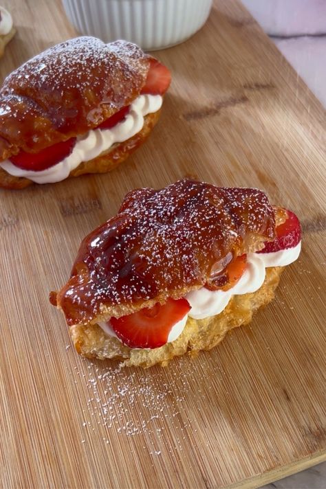 Strawberries & Cream Brulee Croissants Strawberry Creme Brulee, Creme Brulee Croissant, Strawberry Croissants, Stuffed Croissants, Cream Brulee, Strawberry Whipped Cream, Delicious Donuts, Dessert Ingredients, Strawberry Desserts