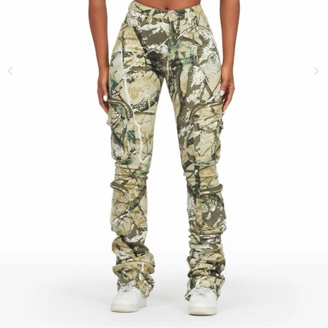 Brand New Rockstar Original (Alissontree Camo Cargo Super Stacked Jean). Large Fit Like A Medium. A Trendy Pair Of Super Stack Cargo Jeans For Women In Tree Camo. Designed With Premium Stretch Fabric And Extra Long Legs For The Perfect Pair Of Streetwear Jeans. Zip Fly With Button Closure 7-Pocket Build High-Waisted Silhouette Fitted Through The Hip Flare Leg Openings Stretch Waistband Super Stacked Construction 46" Inseam Rockstar Original Jeans, Stack Jeans, Stacked Jeans, High Wasted Jeans, Camo Jeans, Streetwear Jeans, Jean Large, Print Denim, Jeans For Women