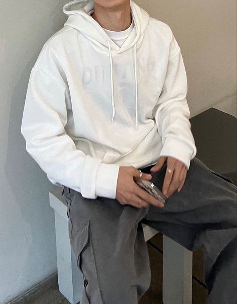 White Hoodie Outfit Men, Off White Hoodie Men, White Sweatshirt Outfit, White Hoodie Outfit, Mens Office Wear, Harajuku Hoodie, Japan Streetwear, Outfits Hombre, Hoodies Men Pullover