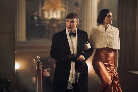 Thomas Shelby And Lizzie, Thomas Shelby Costume, Peaky Blinders Dress, Costume Peaky Blinders, Natasha O'keeffe, Peaky Blinders Costume, Peaky Blinders Season, Orange Gown, Peaky Blinders Thomas