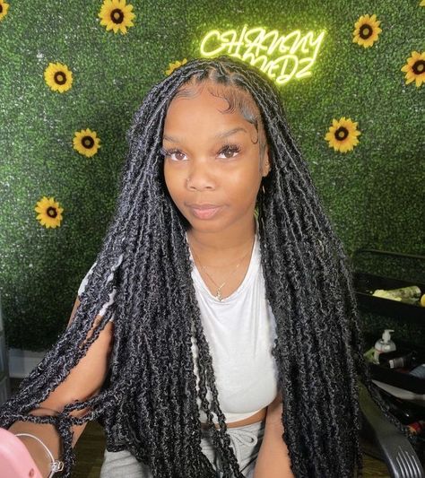 Edges For Soft Locs, Baddie Butterfly Locs, Knotless Locs With Curls, Knotless Distressed Soft Locs, Bohemian Soft Locs Long, Fox Locs Hairstyles For Black Women, Textured Soft Locs, Boho Locs With Color, Soft Locs Middle Part