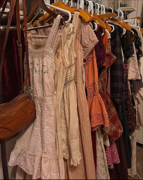 Rural Aesthetic Fashion, Appalachian Aesthetic Outfit, Fawn Pixie Hollow, Folk Aesthetic Outfit, Pixie Hollow Aesthetic, Hollow Aesthetic, Pixie Hollow, Quoi Porter, Stars Hollow