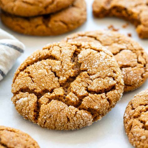 These festive molasses cookies deliver lightly crisp edges and soft chewy centers. Using a combination of three types of sugars give the characteristic hazel hue and beautiful cracks on the Vegan Ginger Cookies, Vegan Molasses Cookies, Easy Vegan Cookies, Chinese Almond Cookies, Vegan Cookies Recipes, Pomegranate Molasses, Molasses Cookies, Ginger Cookies, Christmas Food Desserts