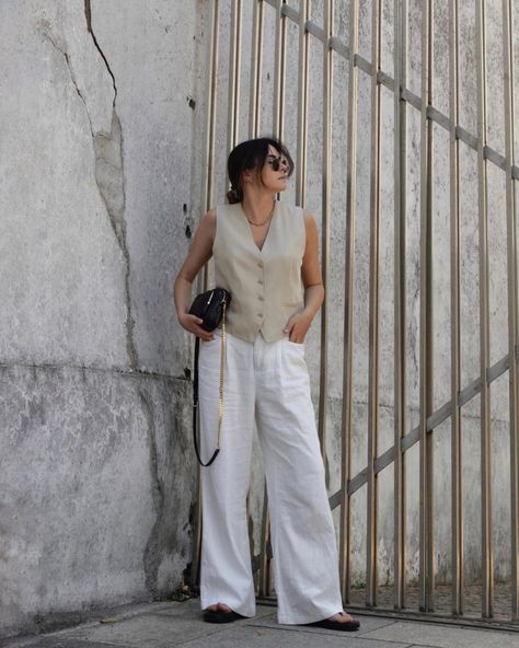 The Versatile Vest: A Style Staple for Every Woman Spring Vest Outfits For Women, Cotton Vest Outfits For Women, Styling A Vest Women, How To Wear A Vest, Spring Vest Outfits, Womens Suit Vest, Vest Ideas, Vest Outfits For Women, Seasonal Outfits