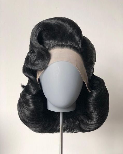 Drag Wig Styles, Evergreen Hair, Pageboy Hairstyle, Vintage Wigs, Drag Queen Wigs, Cabelo Pin Up, Drag Wigs, High Fashion Hair, 50s Hairstyles