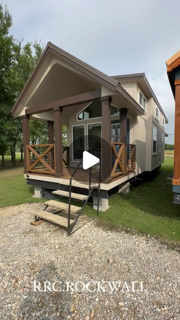 Recreational Resort Cottages on Instagram: "BRAND NEW FLOOR PLAN! Platinum Cottages - Premier & Economy Series The Roadrunner is BRAND new and never seen before, just arrived at @tinyhomeslargeliving 💙 This Platinum Cottage is a unique and well thought out layout featuring a pet nook, eat in bar, split loft, tons of storage, and one of a kind kitchen space. We put in some fun options as well such as the chevron wood queen sized headboard in the bedroom and the slatted loft rails. 🏠decorated by @rachellinger_12 🎥YouTube home tour by @themrtiny coming soon 💰This model is on sale for $97K, that includes delivery to the Hidden Forest Lake lot, our Deluxe Utility Package, internet installation, metal skirting and a set of permanent steps. ☎️ Schedule your tour of this model as well as m Platinum Cottages, Metal Skirting, Pet Nook, Recreational Resort Cottages, Loft Railing, Hidden Forest, Youtube Home, Queen Size Headboard, Instagram Brand