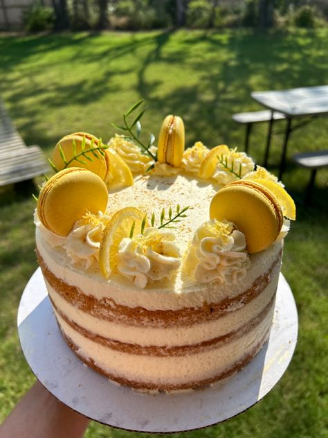 Simple Lemon Cake Decorating, Naked Lemon Cake, Lemon Cake Design, Simple Lemon Cake, Muffin Cup, Lemon Drizzle, Brownie Points, Simple Cake, Simple Birthday