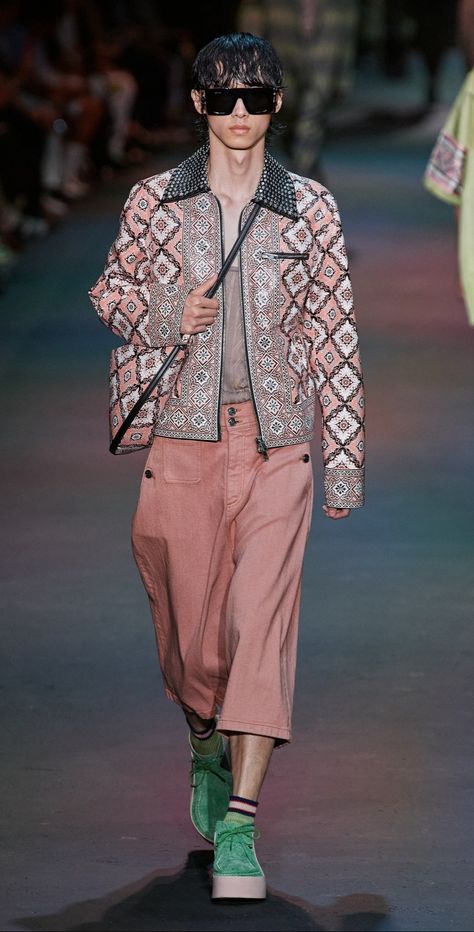 ⭐ ETRO SPRING SUMMER 2024 MEN Etro Men, Spring Summer 2024, Mens Spring, Mens Clothing, Summer 2024, Batik, Nct, Fashion Show, Spring Summer