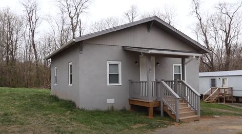 Man buys a rundown cinder block home for $12,000 & guts it alone. 2 yrs later shows off final look Cinder Block Paint, Cinder Block Foundation, Earthship Design, Cinder Block House, Earthship Biotecture, Dreamy Living Room, Block House, Cinder Block Walls, Earthship Home