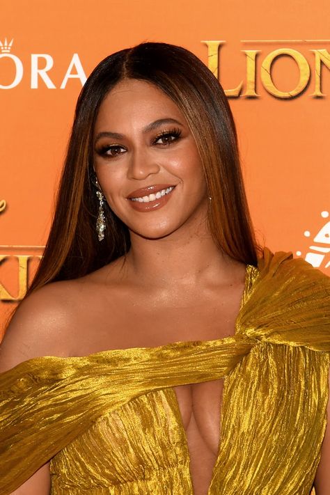 Beyoncé’s Makeup Artist Shared Her Full Lion King Premiere Makeup Breakdown Beyonce Brown Hair, Famous Brunettes, Beyonce Hair Color, Cinnamon Brown Hair Color, Hair Balayage Highlights, Cinnamon Brown Hair, Black Witches, Hair Bobs, Beyonce Hair