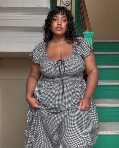 D Ô E N (@shopdoen) • Instagram photos and videos Trendy Spring Fashion, Summer Outfits Curvy, Plus Size Summer Outfits, Midsize Fashion, Image Description, Spring Fashion Outfits, Curvy Plus Size, Plus Size Summer, Gingham Dress