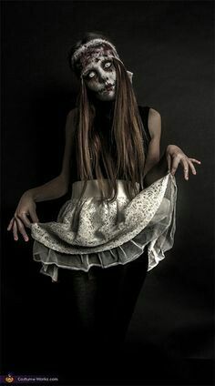 Scary maid Läskig Halloween, Halloweenský Makeup, Horror Halloween Costumes, Kostum Halloween, Diy Costumes Women, Zombie Dolls, Horror Vintage, Best Friend Halloween Costumes, Halloween Costumes For 3