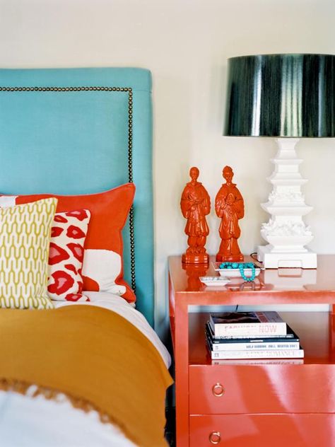 Turquoise Bedroom Decor, Asian Inspired Bedroom, Chinoiserie Bedroom, Coral Bedroom, Bedroom Eclectic, Bedroom Design Styles, Bedroom Turquoise, Bedroom Color Combination, Eclectic Bedroom