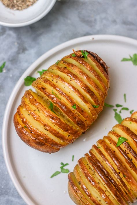 Hasselback Potatoes Recipe Hasselback Potatoes On The Grill, Hedgehog Potatoes, Jacket Potato Recipe, Christmas Diner, Buttered Vegetables, Hasselback Potatoes, Jacket Potato, Grilled Potatoes, Potato Onion