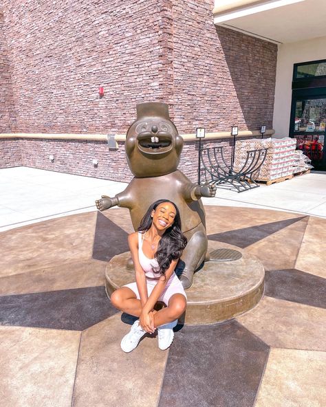 #bucees #western #punchy #buceestexas #buceesorder #buceebeaver Buccees Aesthetic, 2025 Picture, Buc Ee's, Picture Board, Insta Poses, 2024 Goals, Eclipse 2024, Fall Break, Sophomore Year