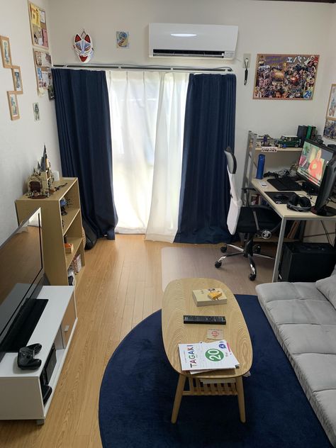 Japanese Apartment Living Room, Japan Small Apartment, Tokyo Apartment Interior, Japan Apartment Interior, Small Apartment Japanese, Small Japanese Apartment, Tiny Apartment Ideas, Japan Apartment, Micro Living