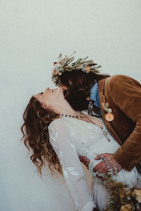 Whole Lotta Love: A Bohemian '70s-Inspired Styled Shoot At The Portland Studio | Oregon Bride 70s Inspired Wedding Photos, Bohemian Engagement Shoot, 70s Engagement Photos, Oasis Wedding, Red Velvet Wedding Cake, Bohemian 70s, 70s Wedding, Gay Weddings, Fall Wedding Photography