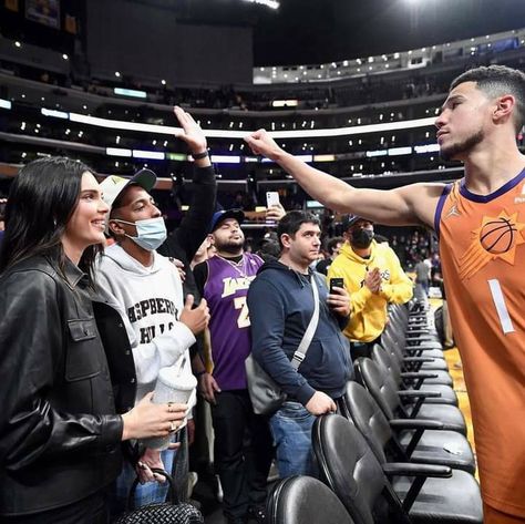 Kendall Jenner James Corden, Kendall Jenner Basketball Game, Kendall Jenner And Devin Booker, David Booker, Kendall Style, Jenner Family, Devin Booker, Phoenix Suns, October 23