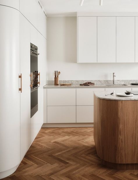 The Elegant Scandi Kitchen in Emelie Lindmark's Barcelona home — Nordiska Kök White Kitchen Inspiration, Scandinavian Kitchens, Scandi Kitchen, Grey Kitchen Designs, Beige Kitchen, Freestanding Kitchen, Popular Kitchens, Kitchen Concepts, Contemporary Kitchen Design