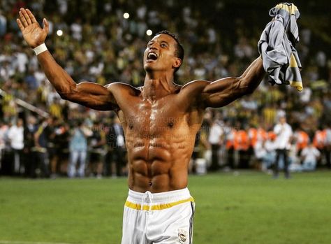 ¿Sabes quiénes son los futbolistas más musculosos del mundo? En los tiempos actuales, los físicos de los jugadores de fútbol distan mucho de los de antes Tim Howard, Football Stuff, Vintage Football, Soccer Players, Abs Workout, Rio De Janeiro, Soccer, Football, Sports