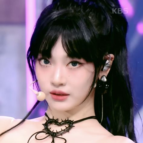 aespa ningning Black Hair Bangs, Hai Styles, Drama Stage, Ending Fairy, Bangs Fringe, Kpop Hair, Hair Bangs, Aesthetic Makeup, Hairstyles With Bangs