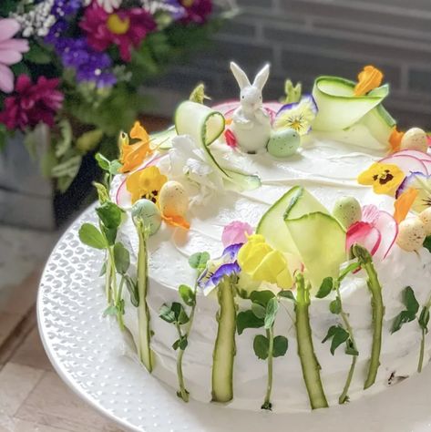 Swedish Sandwich, Sandwich Cakes, Finger Sandwiches, Sandwich Cake, Mashed Avocado, Swedish Recipes, Savoury Cake, Edible Flowers, Smoked Salmon