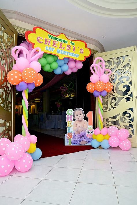 Door entrance Birthday Entrance Decor Entryway, Birthday Entrance Decor, Party Entrance Decoration, Columns Ideas, Birthday Door Decorations, Balloons Columns, Airplane Birthday Party Decorations, Column Ideas, Birthday Door