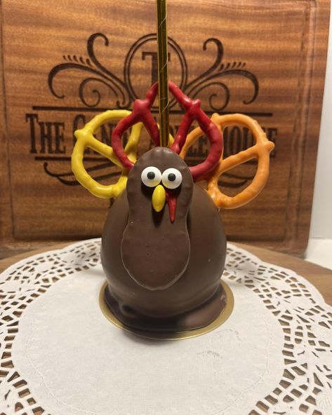 $12 Big Turkey Apples 🦃 Chocolate... - The Candy Apple House Turkey Caramel Apples, Apple Turkey, Dipped Apples, Apple House, Teacher Thanksgiving, Candy Apple Recipe, Chocolate Covered Apples, Gourmet Apples, Chocolate Ideas