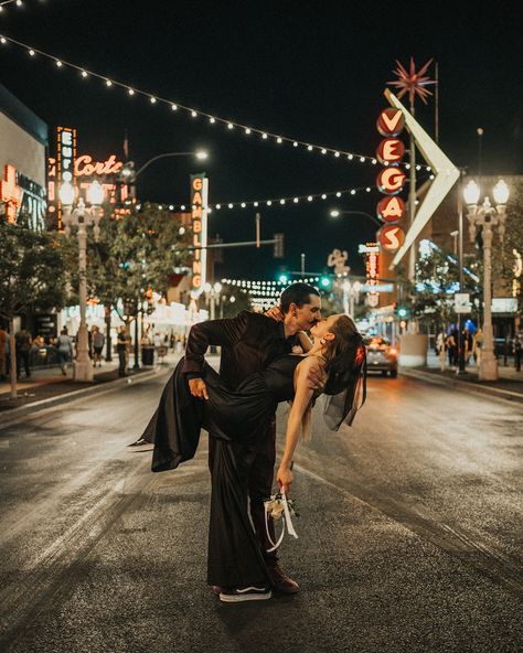 What can a Vegas elopement look like? - A drive thru wedding ceremony at the world famous Tunnel of Love - Rooftop photos in a classic car at sunset - A 420 smoke sesh in a parking lot - Vintage wedding cake on the curb - An iconic Vegas photoshoot on Fremont Street under the the neon lights Las Vegas Elopement Photographer + Videographer: @treeoflifelasvegas @treeoflifefilmsandphotos Wedding Venue: @littlewhiteweddingchapel @alittlewhiteweddingchapel Classic Car Rental: @vegasvintagerent... Drive Thru Wedding, Rooftop Photos, Rock N Roll Bride Magazine, Vegas Photoshoot, Las Vegas Pictures, Las Vegas Wedding Photos, Vegas Wedding Photos, Vintage Wedding Cake, Little White Chapel