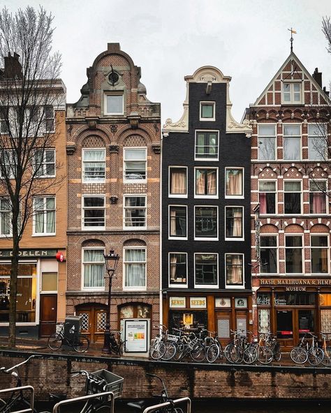 Amsterdam Canals Aesthetic, Canal Aesthetic, Amsterdam Buildings, Amsterdam Autumn, Amsterdam Canal Houses, Amsterdam Aesthetic, Amsterdam Architecture, Classic Facade, Amsterdam Houses