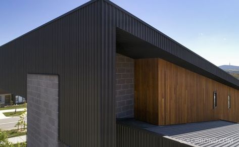 Photo Gallery | COLORBOND® steel Shed Cladding, House Exterior Cladding, Bungalow Designs, Steel Homes, Black Cladding, Corrugated Steel, Exterior Wall Cladding, Steel Cladding, Steel Siding