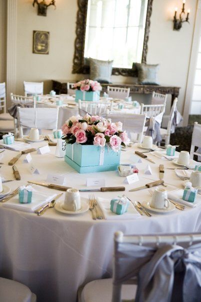 Turquoise Quinceanera Theme, Tiffany Blue And Pink Wedding, Tiffany Blue Quinceanera, Breakfast At Tiffanys Party Ideas, Flowers In A Box, Tiffany Blue Weddings, Blue Quinceanera, Tiffany Theme, Tiffany Bridal Shower