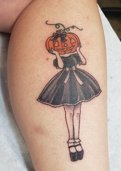 Halloween Pinup Tattoo, Spooky Pinup Tattoo, Traditional Tattoo Halloween, Dark Disney Tattoo, Halloween Pinup, Nature Tattoo Ideas, Pinup Tattoo, Illusion Tattoos, Optical Illusion Tattoos