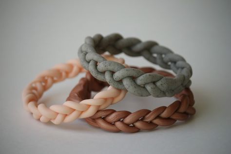 DIY: Braided Polymer Clay Bracelet Clay Bangles, Fimo Ring, Polymer Clay Ring, Polymer Clay Bracelet, ดินปั้น Polymer Clay, Diy Braids, Tanah Liat, Pola Gelang, Polymer Clay Jewelry Diy