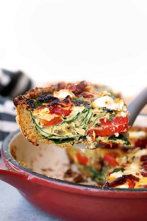 This sweet potato crust quiche has the most amazing crust that's made with sweet potatoes and almond flour. The quiche is packed with eggs, veggies, and goat cheese. Potato Crust Quiche, Sweet Potato Crust Quiche, Vegetarian Quiche Recipes, Sweet Potato Crust, Potato Crust, Freeze Sweet Potatoes, Mediterranean Diet Recipes Dinners, Vegetable Pie, Easy Mediterranean Diet Recipes