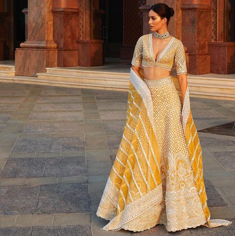 Faraz Manan Bridal, Mehendi Dress, Chiffon Lehenga, Grey Lehenga, Faraz Manan, Anarkali Lehenga, Upscale Fashion, Yellow Lehenga, Wedding Lehenga Designs