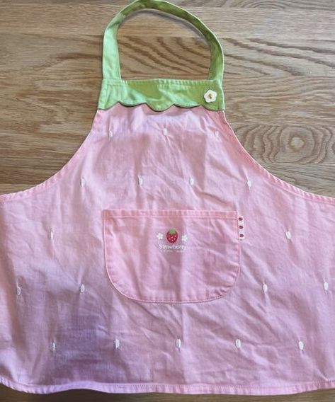 Strawberry Apron, Cutecore Style, Mother Garden Strawberry, Garden Strawberry, Mother Garden, Outfit References, Hat Aesthetic, Strawberry Garden, Kawaii Core