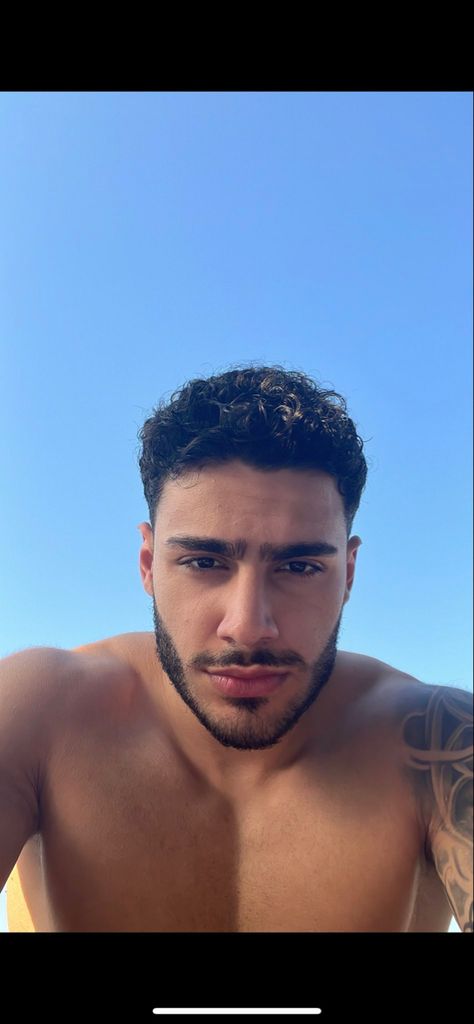 Football Fitness, Hot Mexican Men, Mixed Guys, Spanish Men, Latino Men, Men Abs, Handsome Arab Men, Video Call With Boyfriend Screen Photo, Men Hair Color