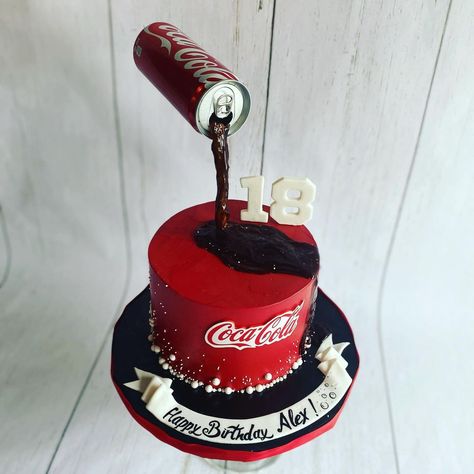 Gravity Cakes, Christmas Chocolate Desserts, Cake Bday, Coke Cake, Cake Recipes Easy, Anti Gravity Cake, Father's Day Cake, Coca Cola Cake, Gravity Defying Cake