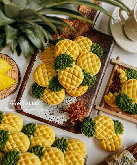 Pineapple Pastry, Pineapple Tarts, Pineapple Cookies, Resepi Biskut, Food Videography, Pineapple Tart, Packaging Idea, Mlem Mlem, Tart Dessert