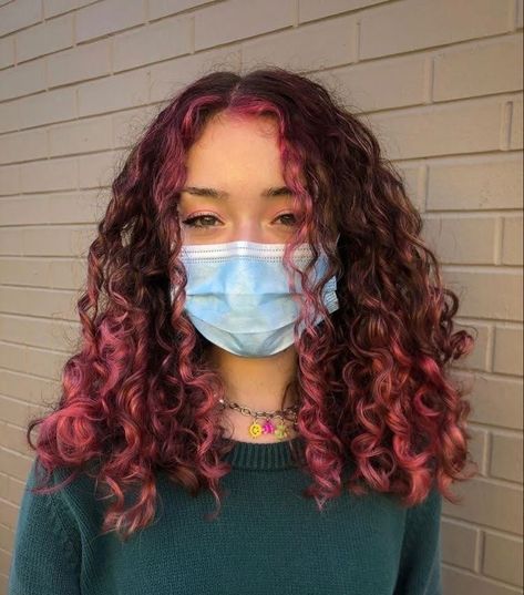 Pink Hair Highlights, Dyed Curly Hair, Highlights Curly Hair, Peekaboo Hair, Hair Color Underneath, Curly Hair Photos, Hair Streaks, Dye Ideas, Colored Curly Hair