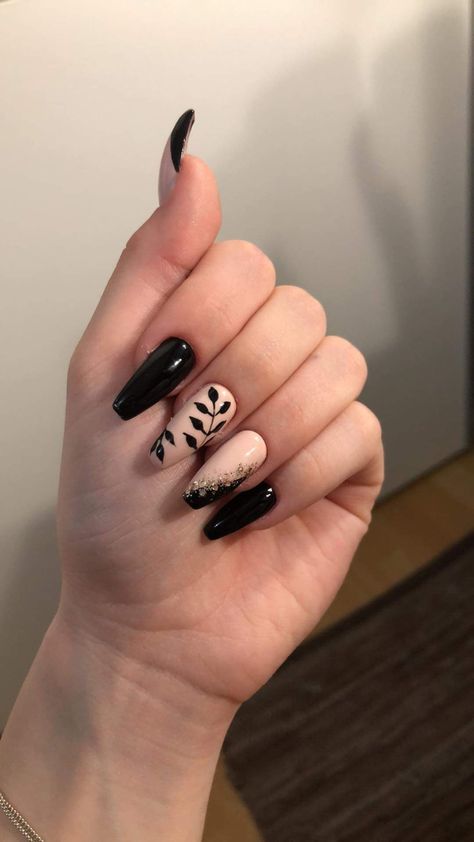 Beige Nails With Black Design, Black Nails Wedding Guest, Cream Black Nails, Black And Beige Nails Design, Black And Cream Nail Designs, Beige And Black Nails Design, Nude With Black Nails, Nude And Black Nails Almond, White Black And Gold Nails