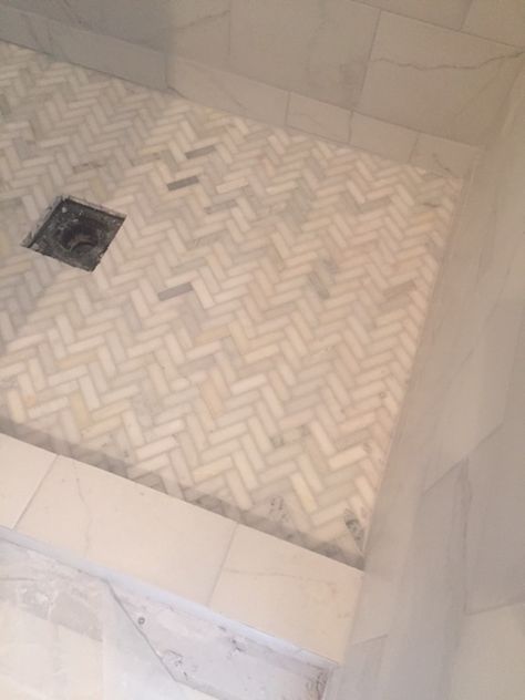 From hellolovely.com, an in-progress shower tiled in a Carrara marble herringbone. Snacks Drawing, Dinner Greek, Best Bathroom Flooring, Marble Herringbone, Master Shower, Flooring Inspiration, Master Bath Remodel, Ideas Hogar, Hello Lovely