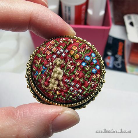 Petit Point Embroidery Pattern, Petit Point Pattern, Petite Point Embroidery, Petitpoint Embroidery, Embroidery Reference, Petit Point Embroidery, Medieval Cross, Miniature Needlepoint, Roses Embroidery