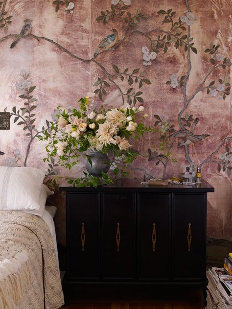 Chinoiserie wallpaper for your bedroom De Gournay Wallpaper, Chinoiserie Wall, Chinoiserie Wallpaper, Bohol, Print Wallpaper, My New Room, Of Wallpaper, 인테리어 디자인, تصميم داخلي