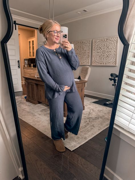 Amazon maternity style - casual pregnancy style - maternity set Maternity Leggings Outfit Winter, Maternity Leggings Outfit, Pregnancy Fashion Spring, Leggings Outfit Winter, Winter Maternity Outfits, Cozy Clothes, Outfit Oversize, Knit Loungewear, Pregnancy Style