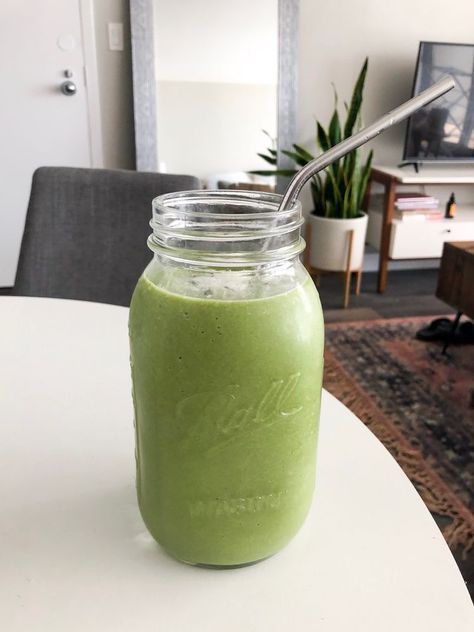 Green Drink Aesthetic, Aesthetic Green Smoothie, Green Smoothie Aesthetic, Smoothies Aesthetic, Cauliflower Oats, Green Juice Aesthetic, Smoothie Aesthetic, Oats For Breakfast, Smoothies Green